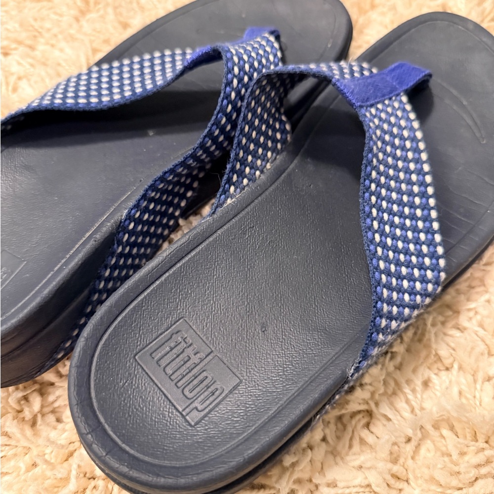 FitFlop Women’s Surfa Dark Blue and White Flip Flops - Picture 3 of 7